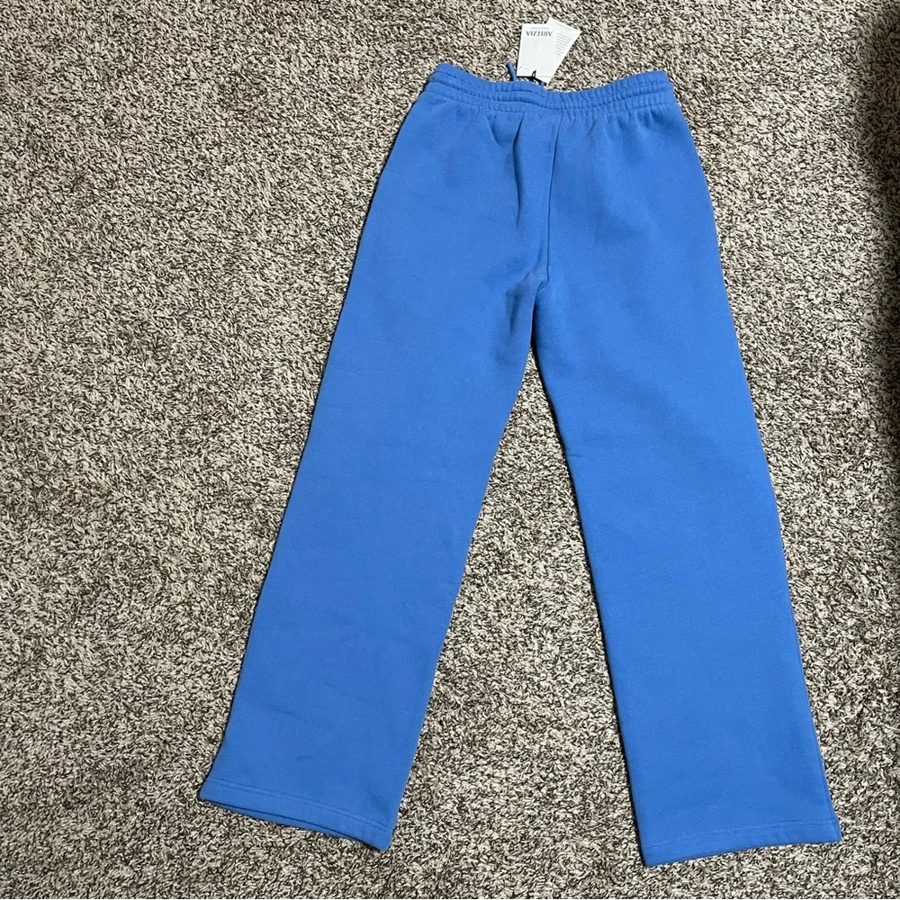 Aritzia Cozy Sweatfleece Boyfriend Wide Sweatpant XS French Blue Color NWT - Picture 4 of 4